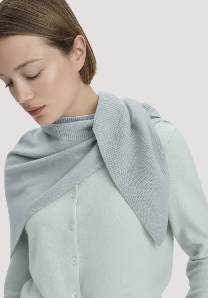 hessnatur Damen Dreieckstuch BETTER RECYCLING aus Cashmere - blau Grösse57x125 cm