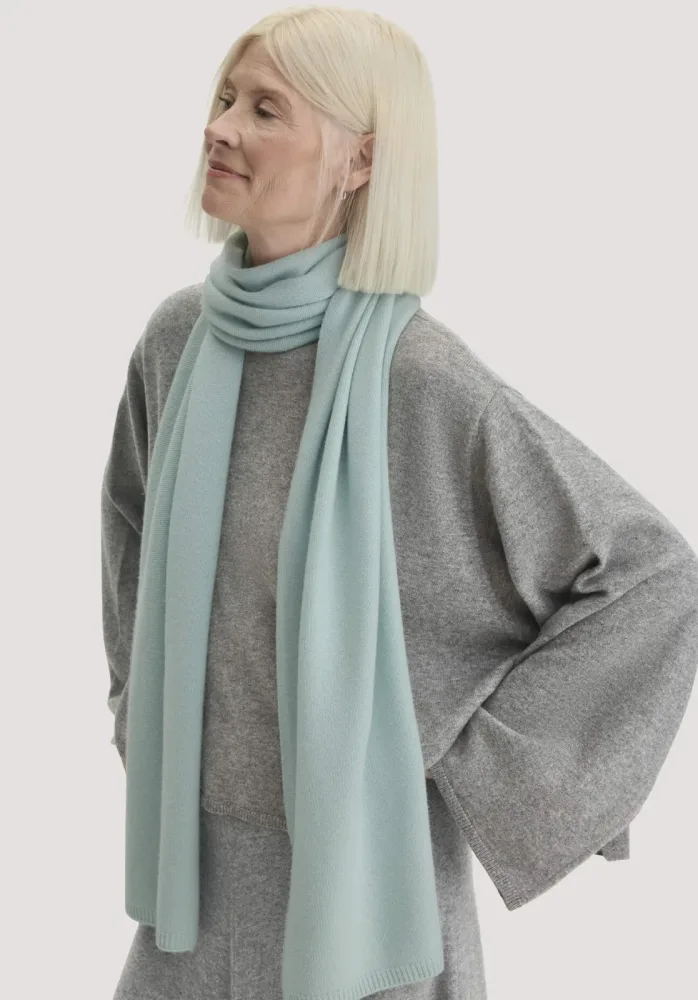 hessnatur Damen Strick Schal aus Bio-Merinowolle mit Cashmere - grün - Größe 35x208 cm