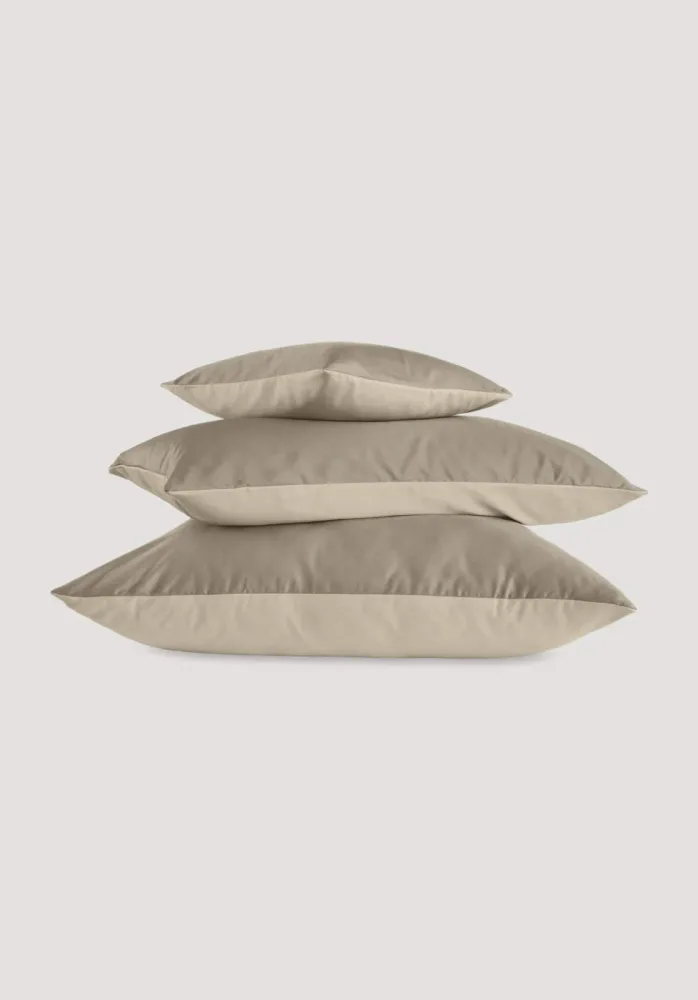 hessnatur Satin Wende-Kissenbezug aus Bio-Baumwolle - beige - Größe 40x80 cm