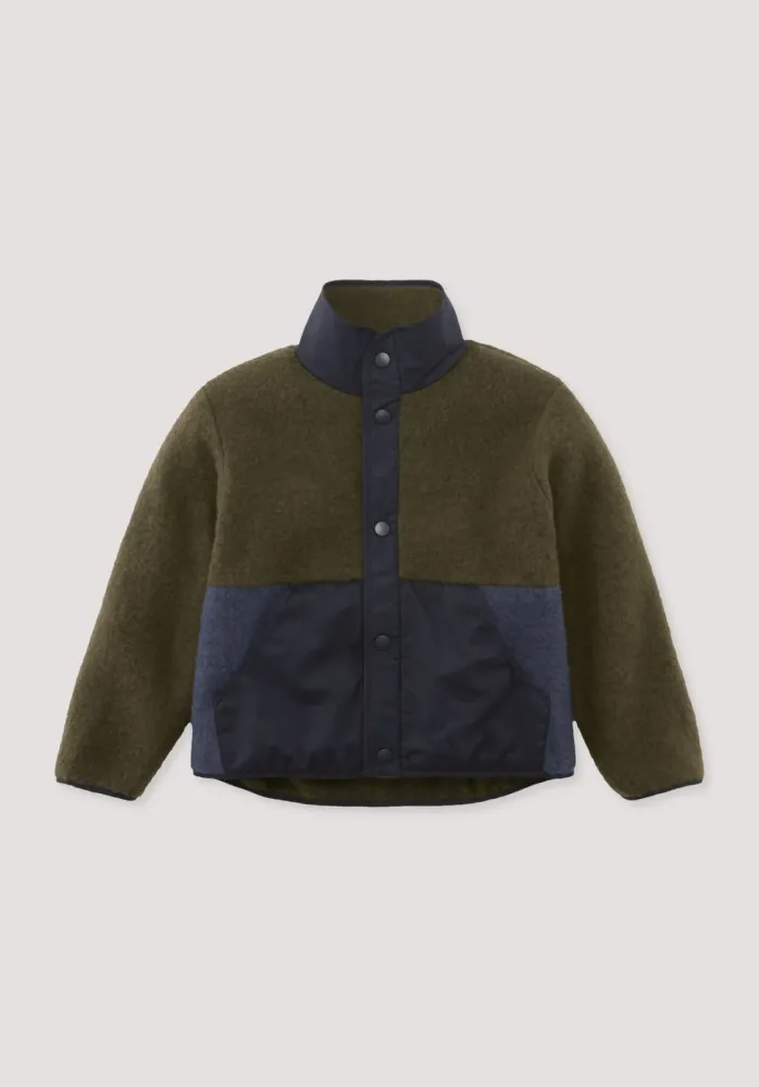 hessnatur Kinder Wollfleecejacke Regular mit Patch aus Schurwolle - grün Grösse110/116