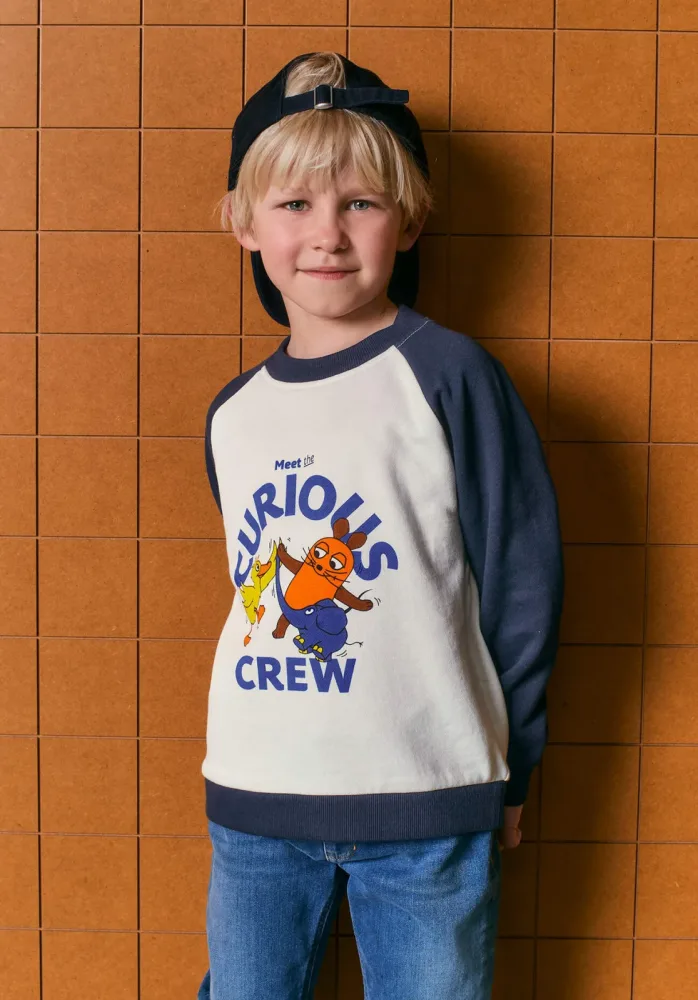 hessnatur Kinder Sweatshirt DIE MAUS Relaxed aus Bio-Baumwolle mit recycelter Baumwolle - blau - Größe 122/128
