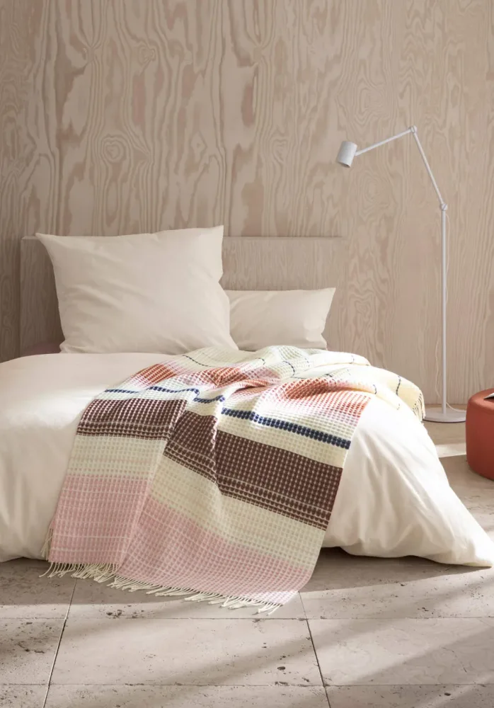 hessnatur Streifenplaid TAMILO aus Bio-Lambswool mit Bio-Baumwolle - rosa - Größe 130x180 cm