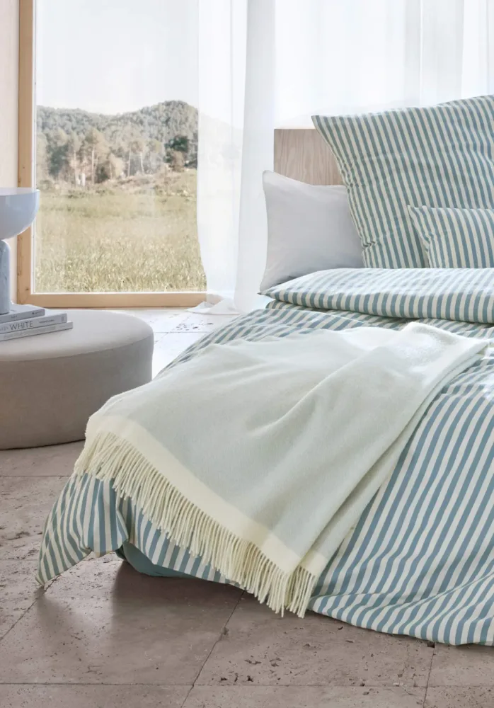 hessnatur Plaid JONNE aus Bio-Lambswool - grün - Größe 130x180 cm