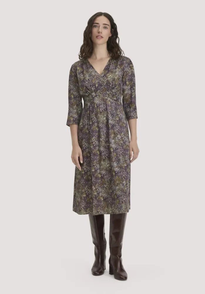 hessnatur Damen Kleid mit Taillierung Regular aus TENCEL? Lyocell und LENZING? ECOVERO? Viskose - lila - Größe 42