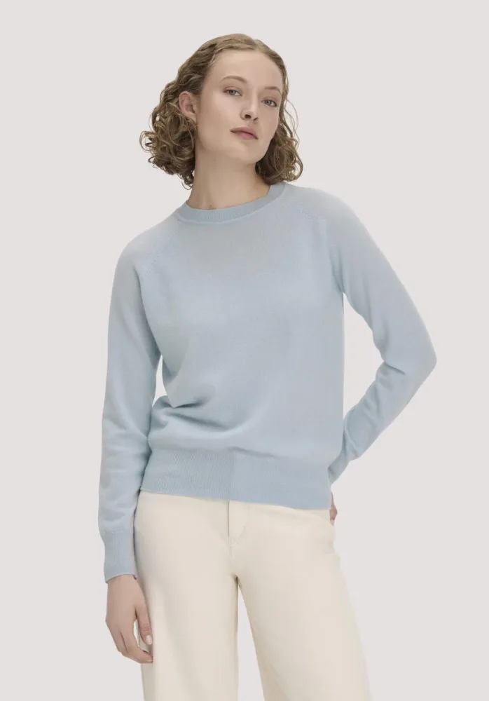 hessnatur Damen Pullover Relaxed BETTER RECYCLING aus Cashmere mit Recycling-Anteil - blau - Größe M