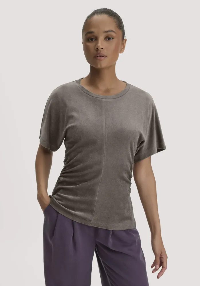 hessnatur Damen Samt T-Shirt Slim aus TENCEL? Modal mit Bio-Baumwolle - grün - Größe 34