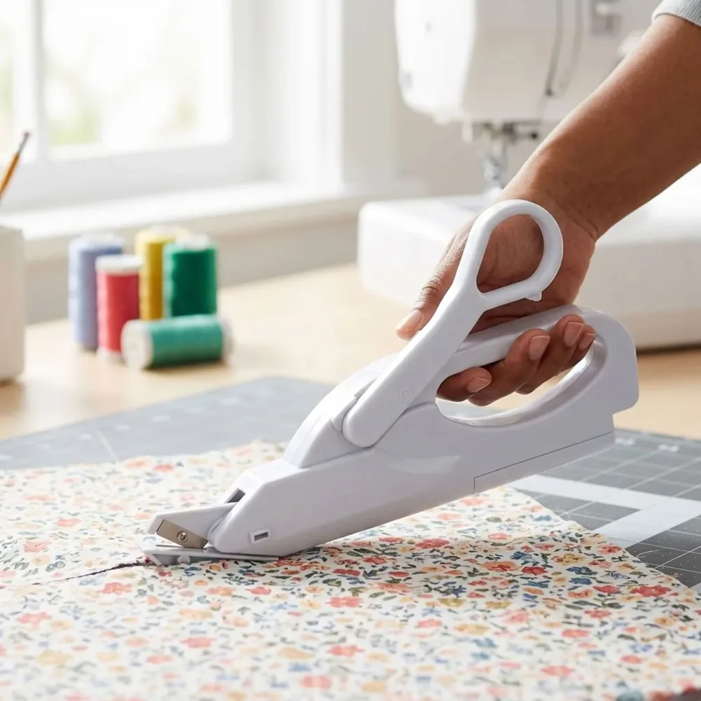 Automatische Schere, akkubetrieben, präzises Schneiden von Stoffen und Papier