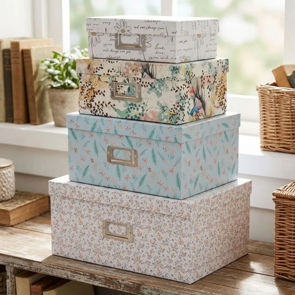 Geschenk- und Aufbewahrungsboxen, 4 Stück in verschiedenen Grössen und Mustern
