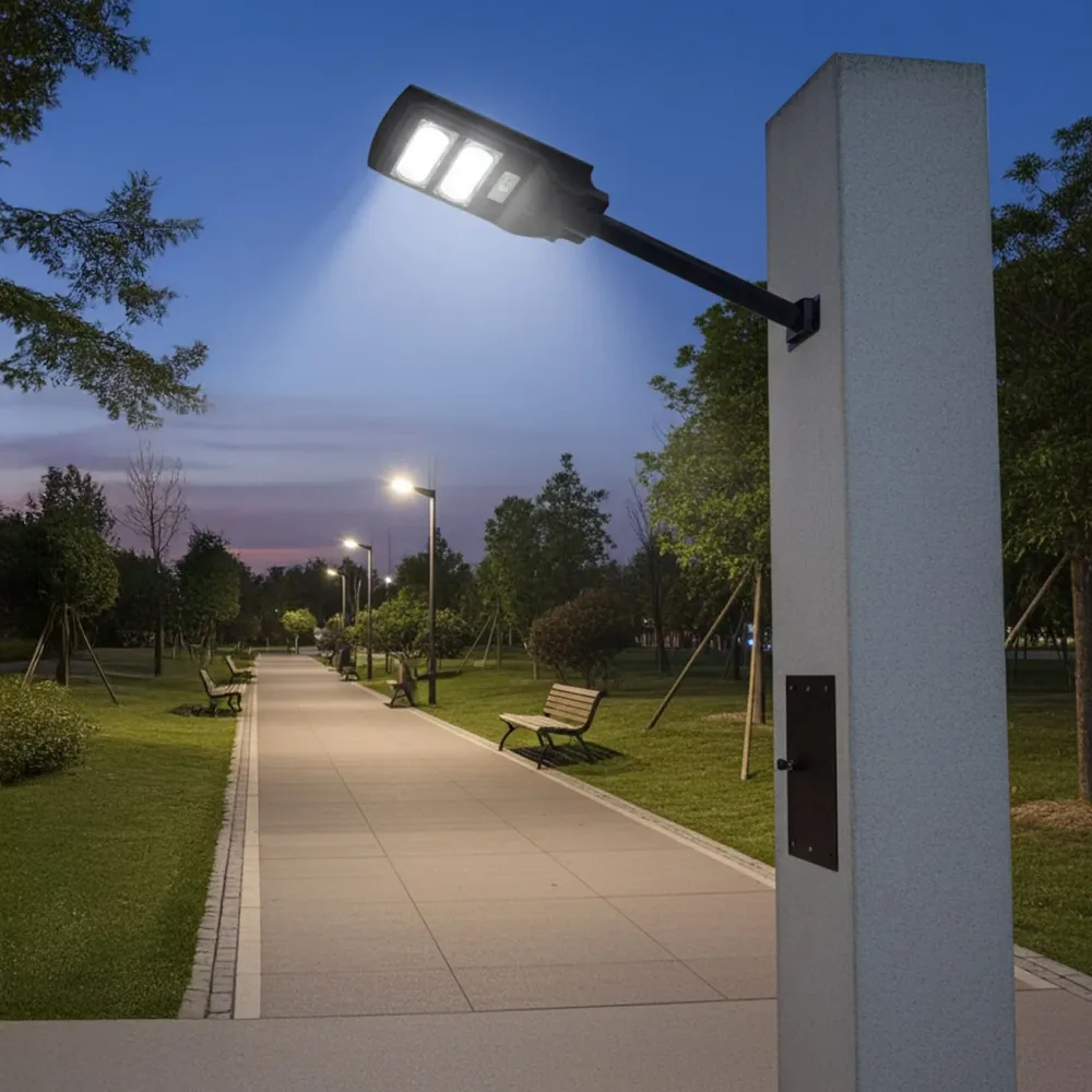 LED Solar Strassenleuchte mit Lichtsensor & Fernbedienung, 100 Watt, IP65