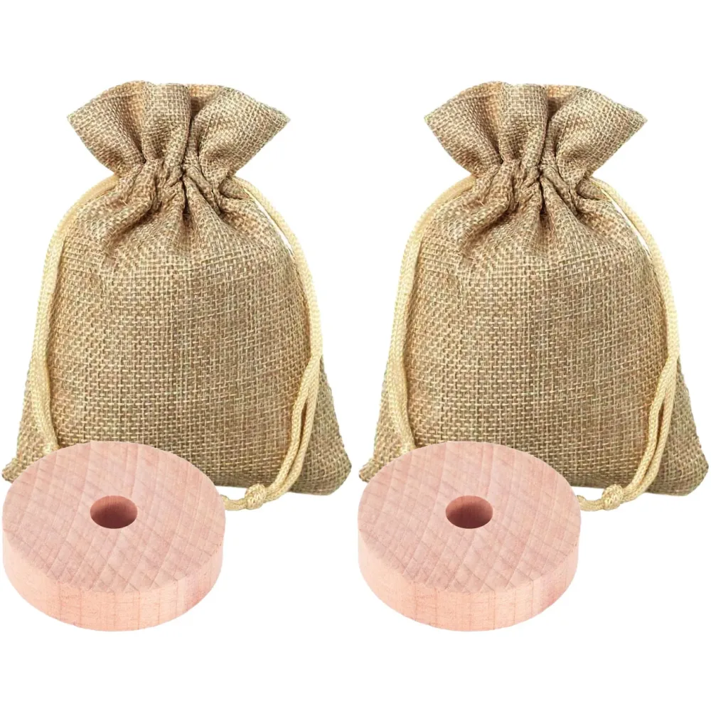 Kleidermottenschutz-Set aus Lavendelsäckchen & Zedernholzringen