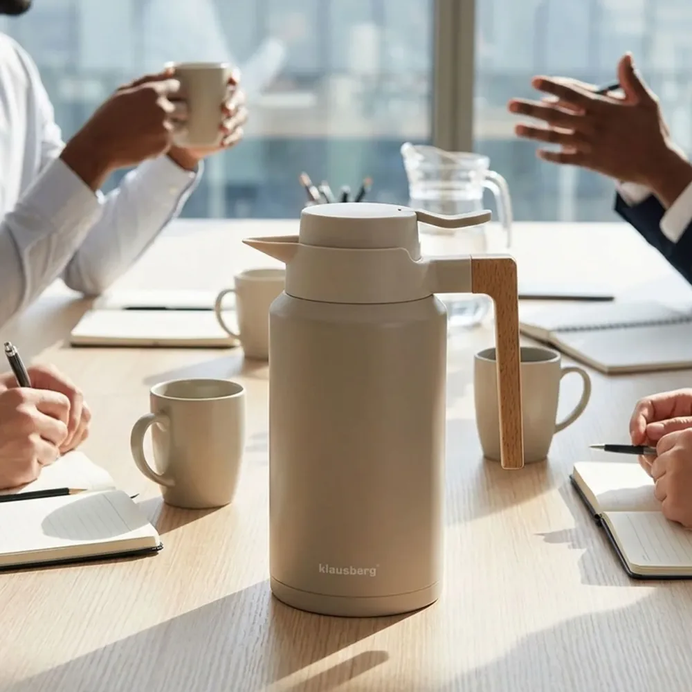 Konferenzthermoskanne mit Holzgriff, 2L, beige