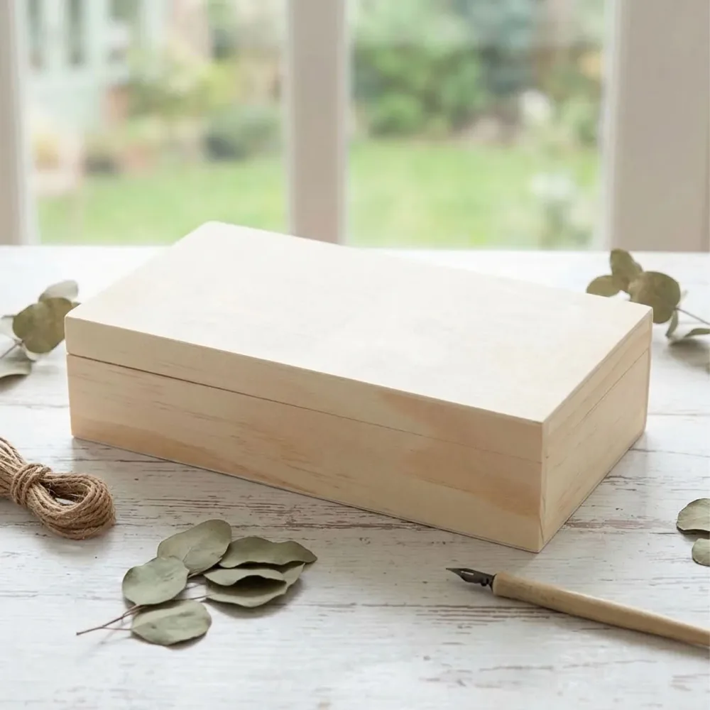 Box aus Holz mit Deckel, natur, 22 x 12 x 5,5 cm