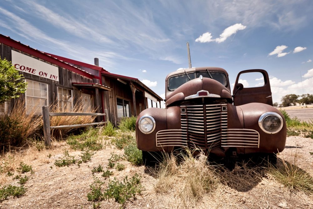 image LAND Alubild Oldtimer in Der Wüste  | Schubiger Möbel