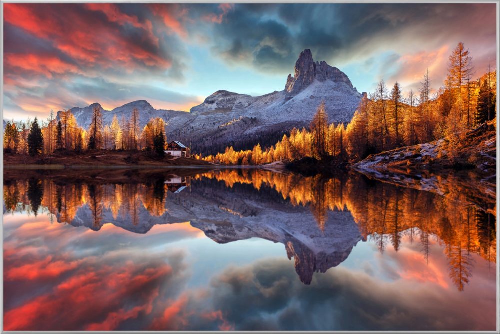 image LAND Bild mit Rahmen Spiegelnde Berge im Sonnenaufgang  | Schubiger Möbel