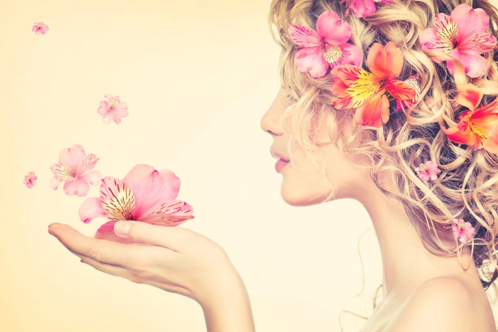 image LAND Alubild Schönheit mit Blumen  | Schubiger Möbel