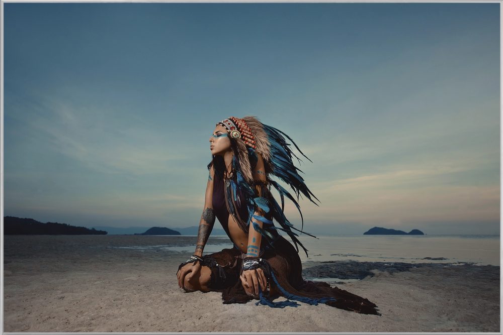 image LAND Bild mit Rahmen Indianerin  | Schubiger Möbel