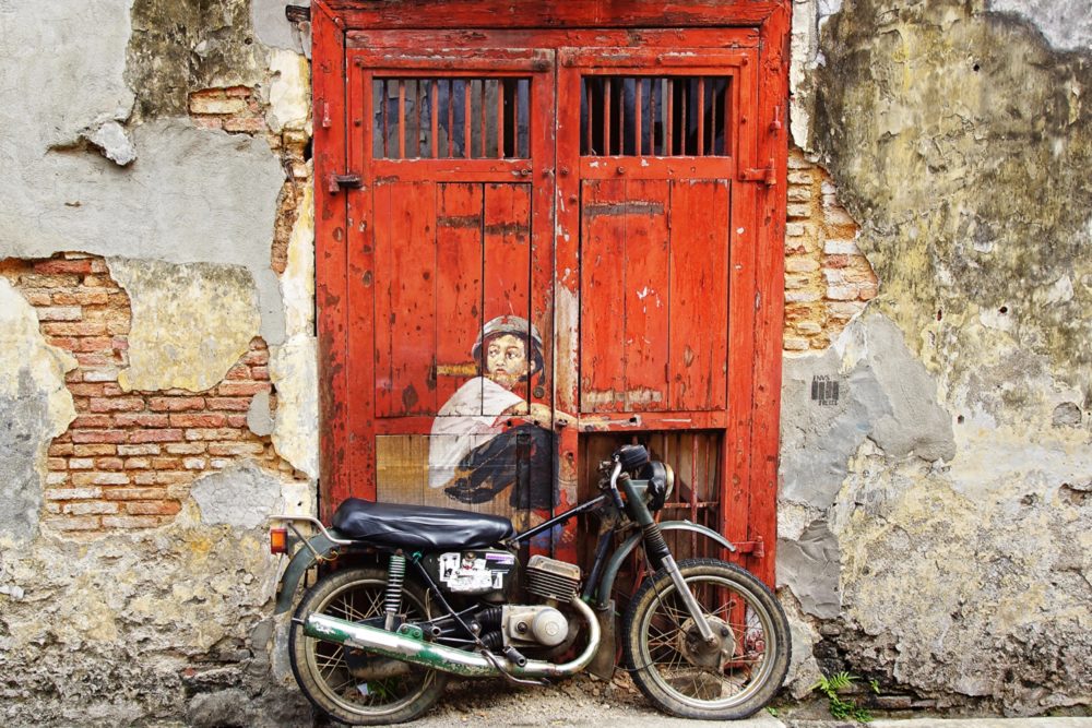 image LAND Alubild Street Art mit Moped  | Schubiger Möbel