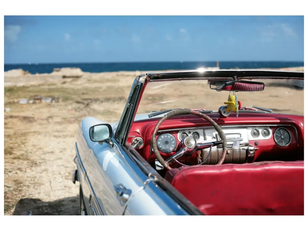 image LAND Alubild Oldtimer am Strand  | Schubiger Möbel