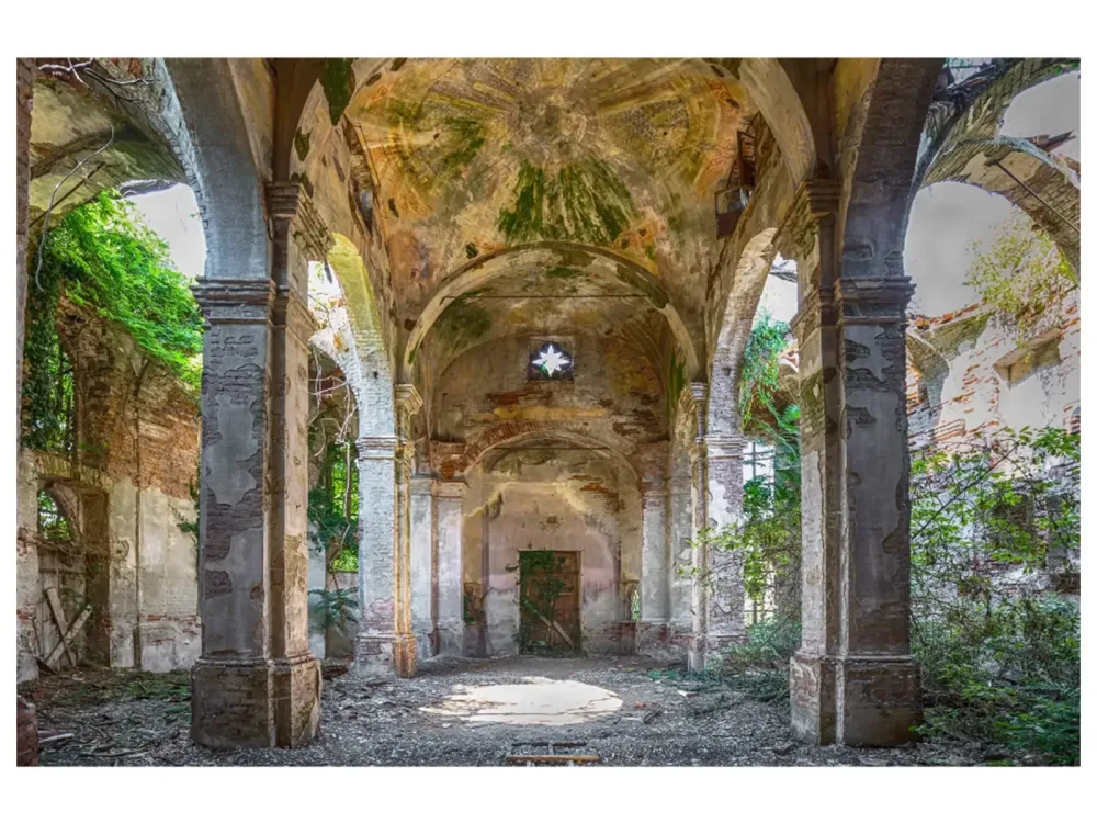 image LAND Digitaldruck auf Glas Verlassener Flur 2  | Schubiger Möbel