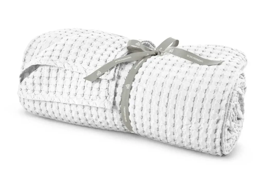 Schlossberg Plaid Stay 180 x 250 cm Weiss | Schubiger Möbel