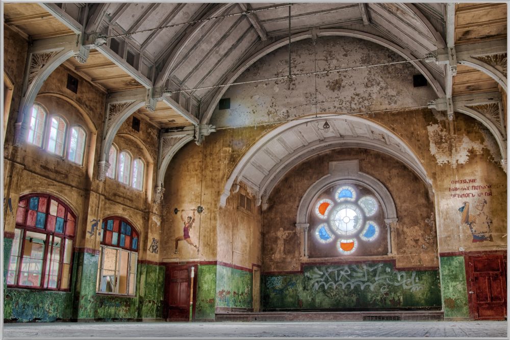image LAND Bild mit Rahmen Lost Place Halle 1  | Schubiger Möbel