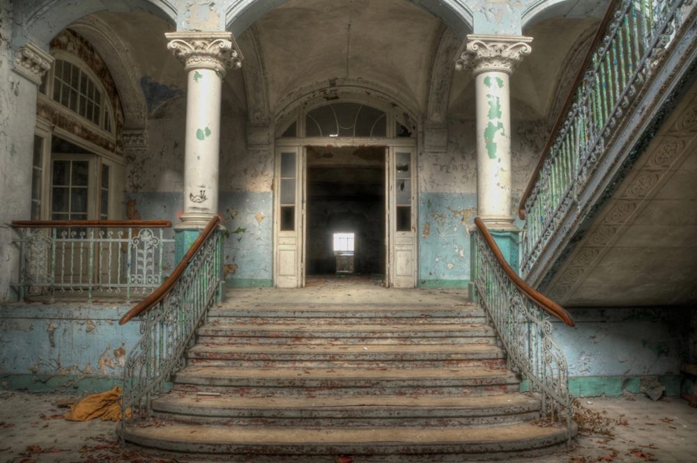 image LAND Alubild Lost Place Treppe 1  | Schubiger Möbel