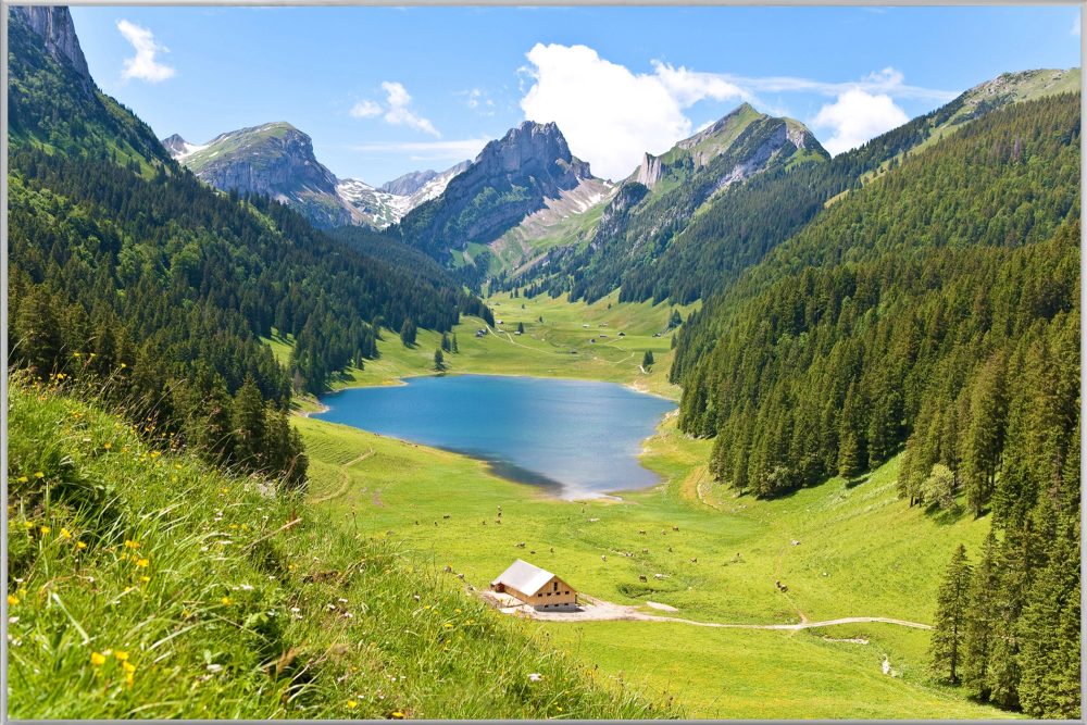 image LAND Bild mit Rahmen See im Tal Zwischen Den Bergen  | Schubiger Möbel