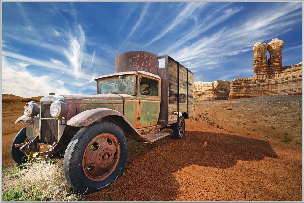 image LAND Bild mit Rahmen Oldtimer in Der Wüste  | Schubiger Möbel