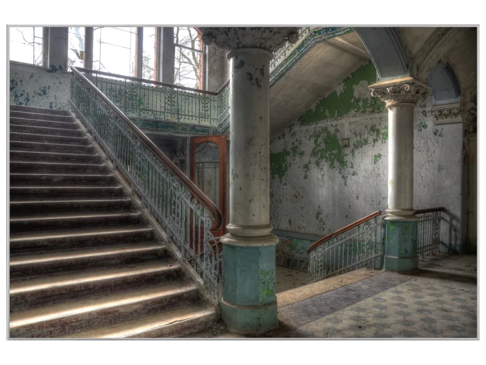 image LAND Bild mit Rahmen Lost Place Treppenhaus 1  | Schubiger Möbel