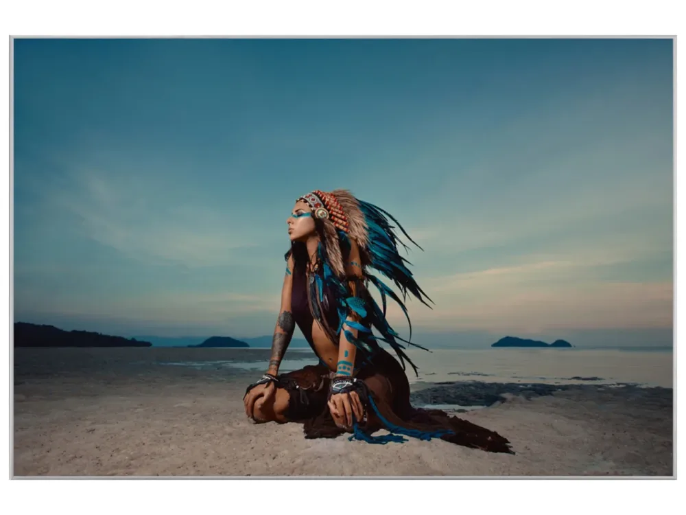 image LAND Bild mit Rahmen Indianerin  | Schubiger Möbel