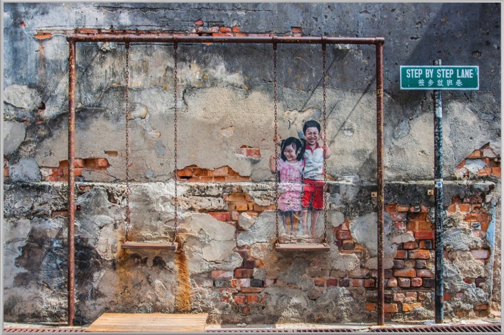 image LAND Bild mit Rahmen Street Art mit Schaukel  | Schubiger Möbel