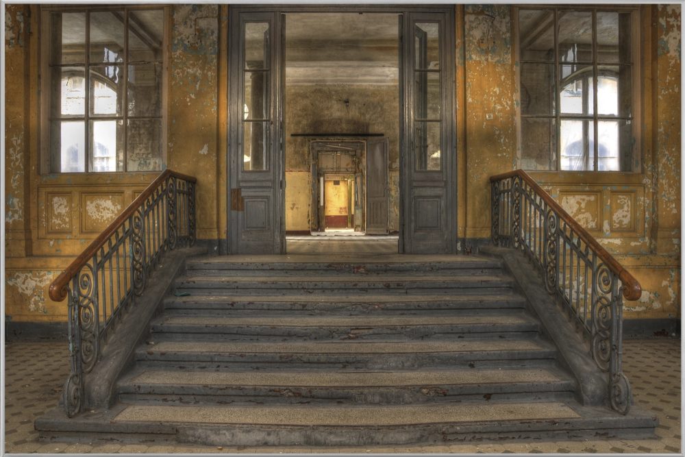 image LAND Bild mit Rahmen Lost Place Treppe 3  | Schubiger Möbel