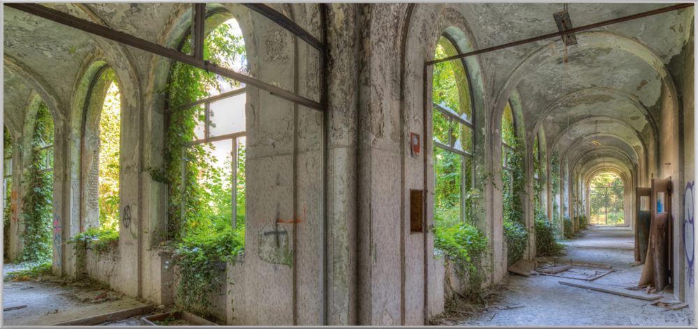 image LAND Bild mit Rahmen Lost Place Geteilter Flur  | Schubiger Möbel
