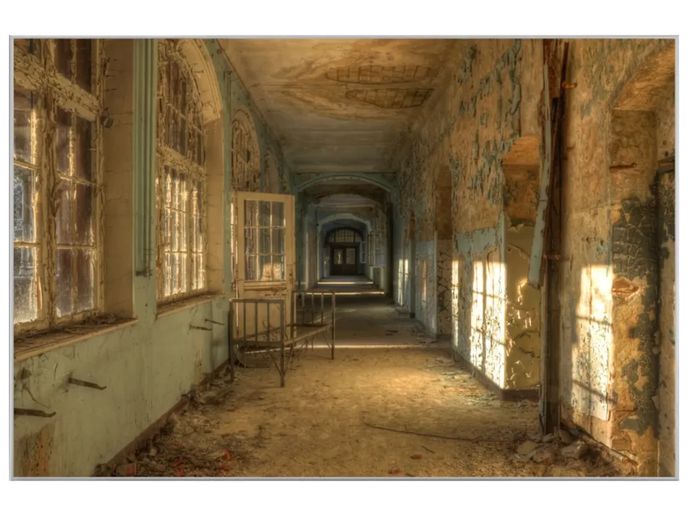 image LAND Bild mit Rahmen Lost Place Flur  | Schubiger Möbel