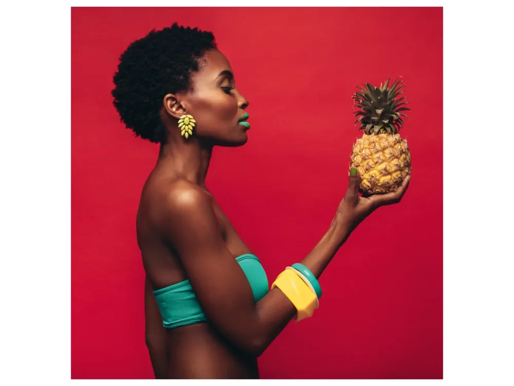 image LAND Alubild Schönheit mit Ananas  | Schubiger Möbel