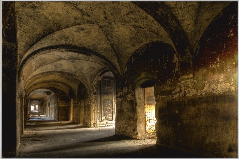 image LAND Bild mit Rahmen Lost Place Gewölbe  | Schubiger Möbel