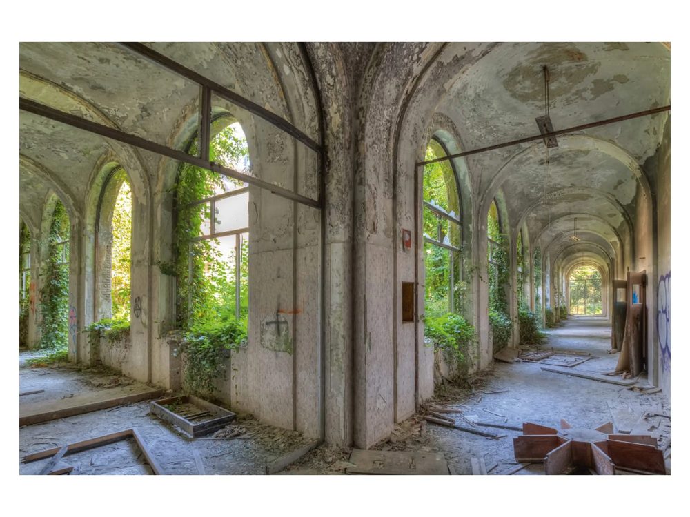 image LAND Digitaldruck auf Acrylglas Lost Place Geteilter Flur  | Schubiger Möbel
