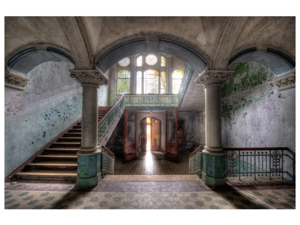 image LAND Digitaldruck auf Glas Lost Place Treppenhaus 120 x 80 cm  | Schubiger Möbel