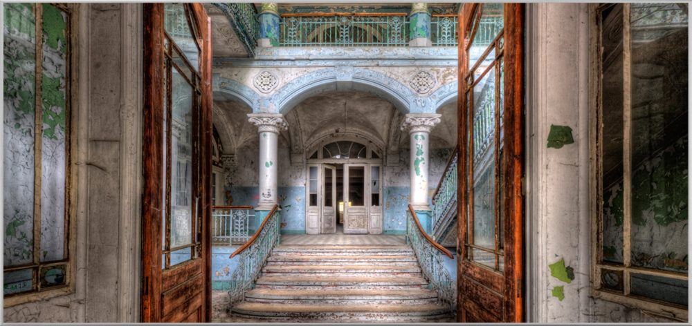 image LAND Bild mit Rahmen Lost Place Treppe 2  | Schubiger Möbel