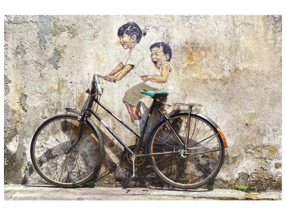 image LAND Digitaldruck auf Glas Street Art mit Fahrrad  | Schubiger Möbel