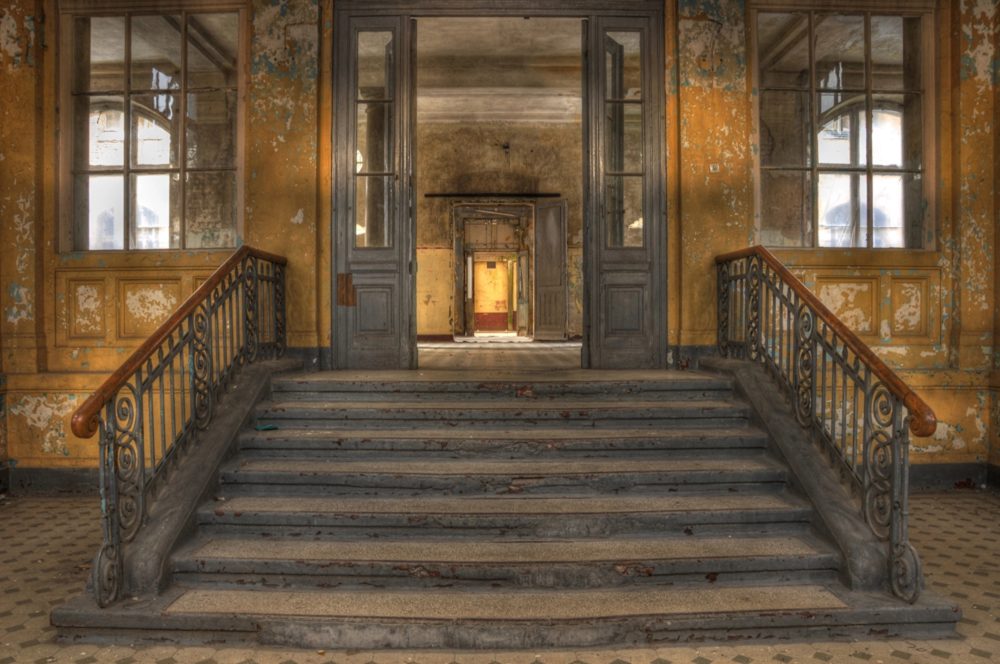 image LAND Alubild Lost Place Treppe 3  | Schubiger Möbel