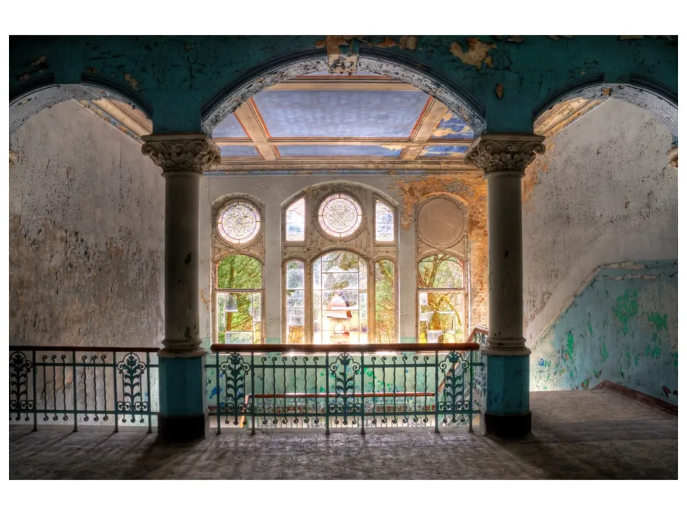 image LAND Alubild Lost Place Treppenhaus 2  | Schubiger Möbel