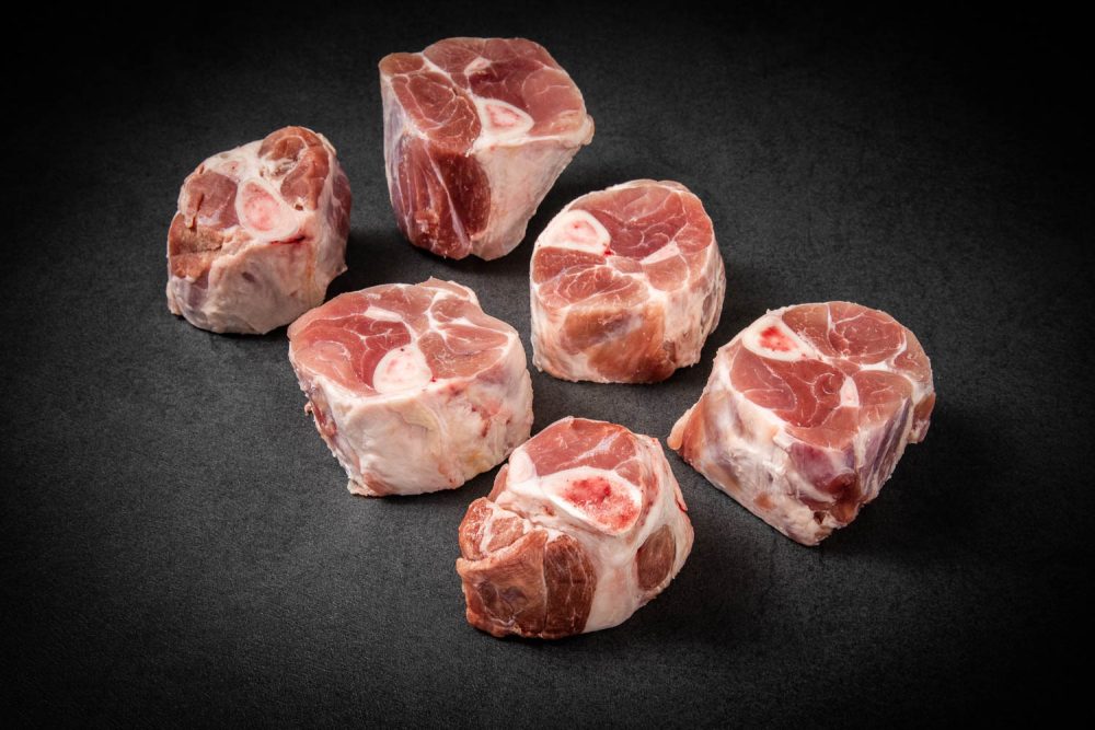 Schweizer Schweinshaxen portioniert