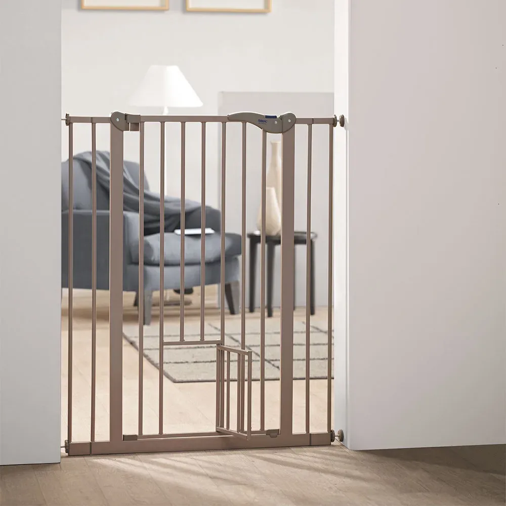 Savic Dog Barrier Treppenschutz mit Katzenklappe - Höhe 107 cm, Breite 75 bis 84 cm