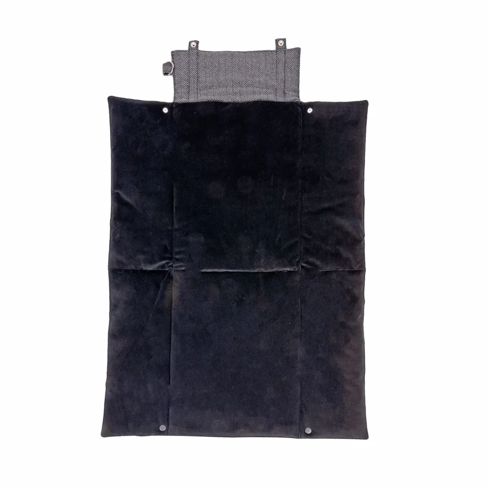Nomad Tales Reise-Hundematte Ebony - L 80 x B 60 cm