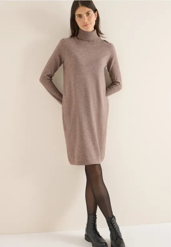 Kuscheliges Rollkragenkleid