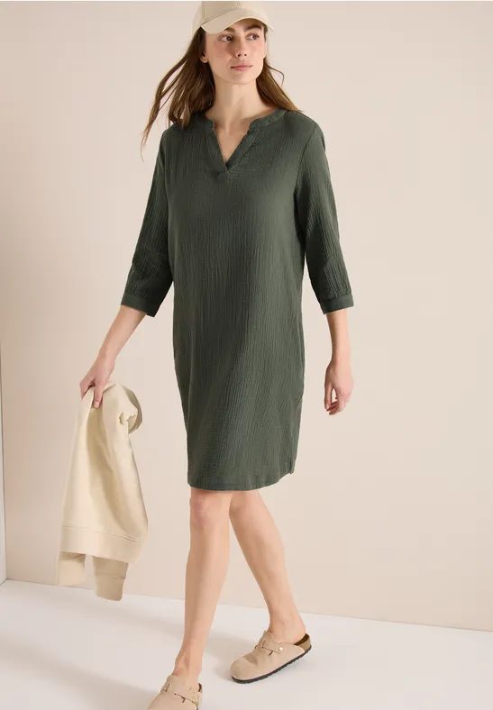 Knielanges Kleid in Musselin