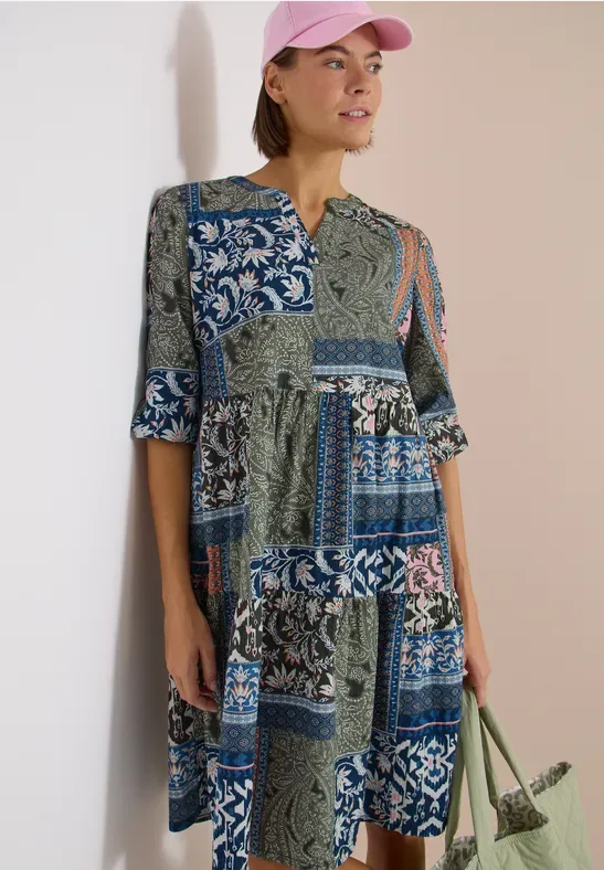 Knielanges Kleid in Seersuckerqualität