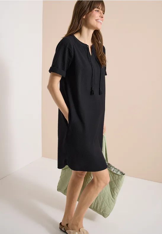 Knielanges Kleid in Seersuckerqualität