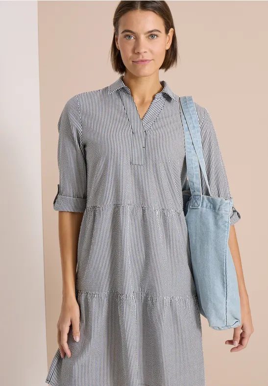 Knielanges Kleid in Seersuckerqualität